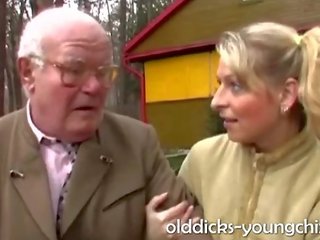 Big Tit girlfriend Does Old grandpa